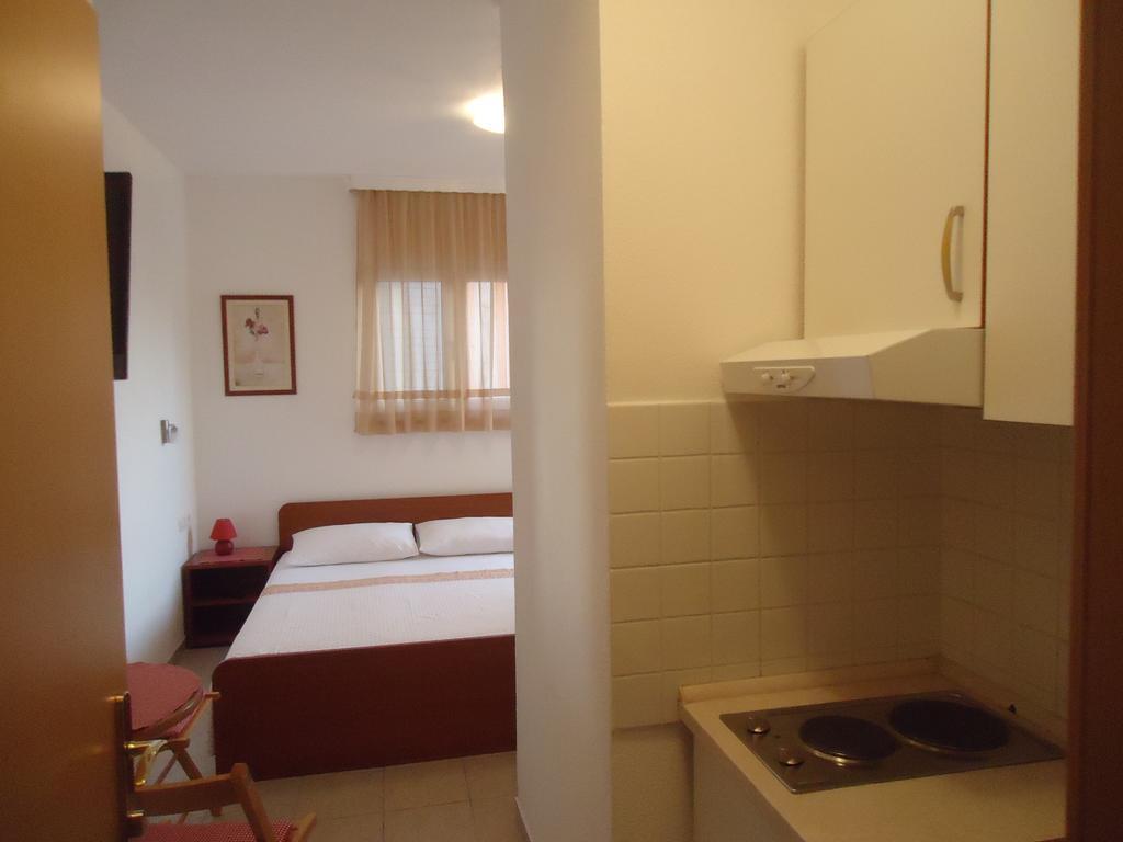 Apartments Mandic Tučepi Rom bilde