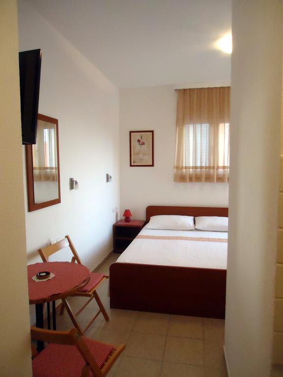 Apartments Mandic Tučepi Rom bilde