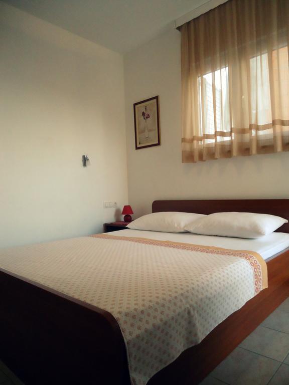 Apartments Mandic Tučepi Rom bilde