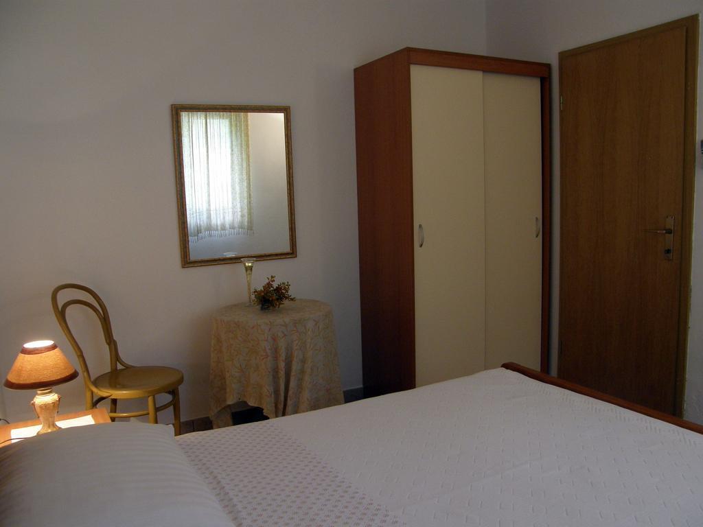 Apartments Mandic Tučepi Rom bilde
